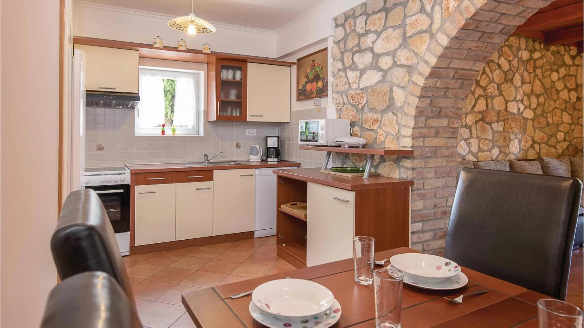 Pet Friendly Home In Pazin With Jacuzzi Heki