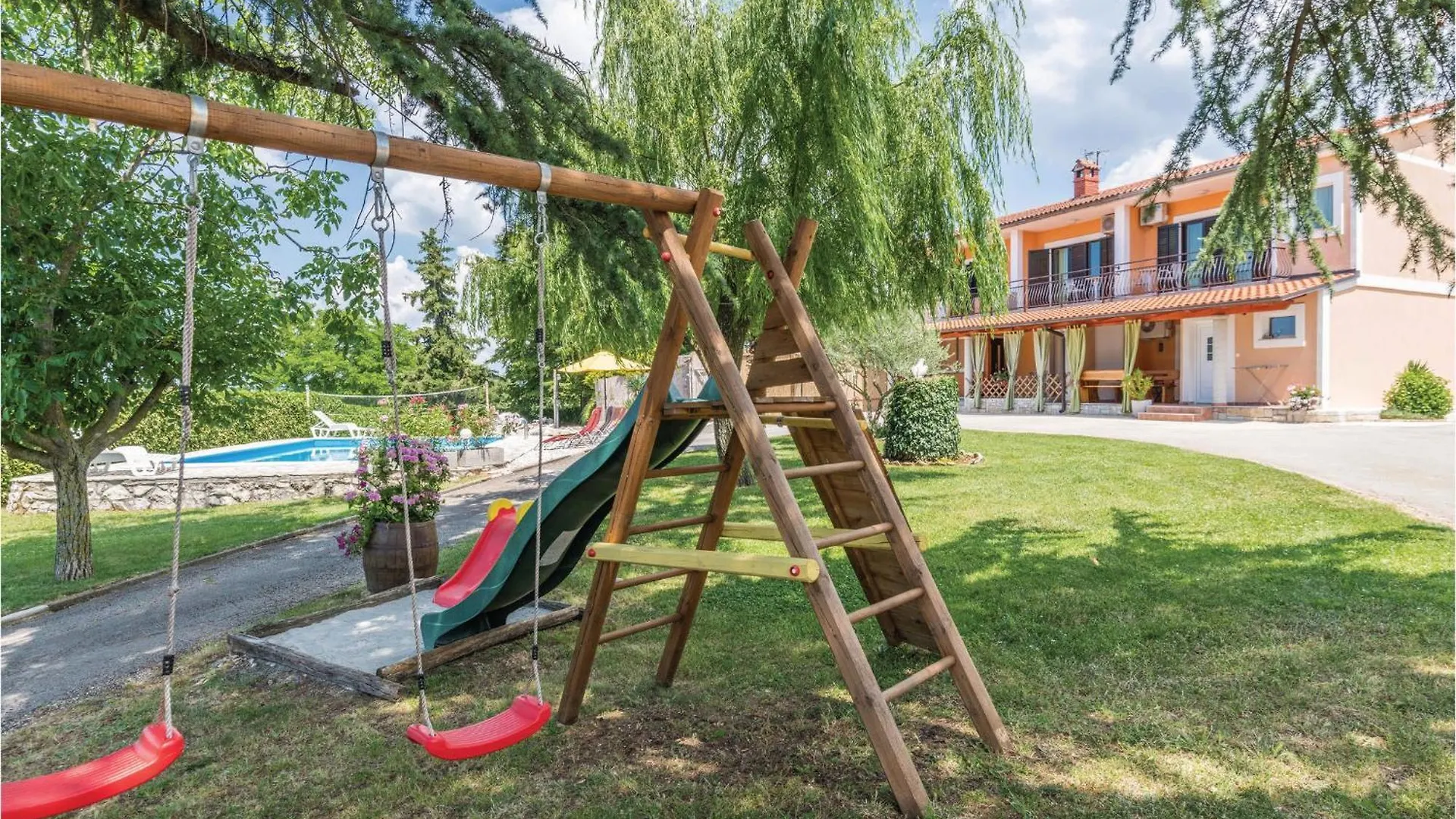 Pet Friendly Home In Pazin With Jacuzzi Heki