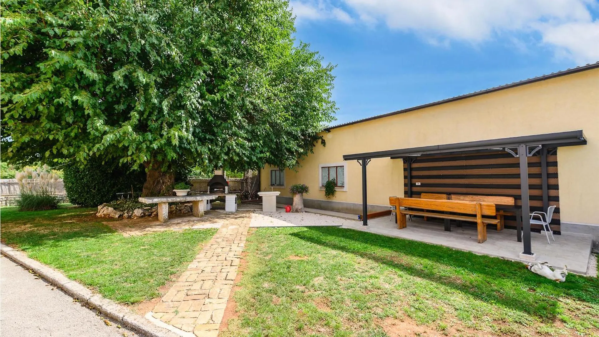 Pet Friendly Home In Pazin With Jacuzzi Holiday home Heki